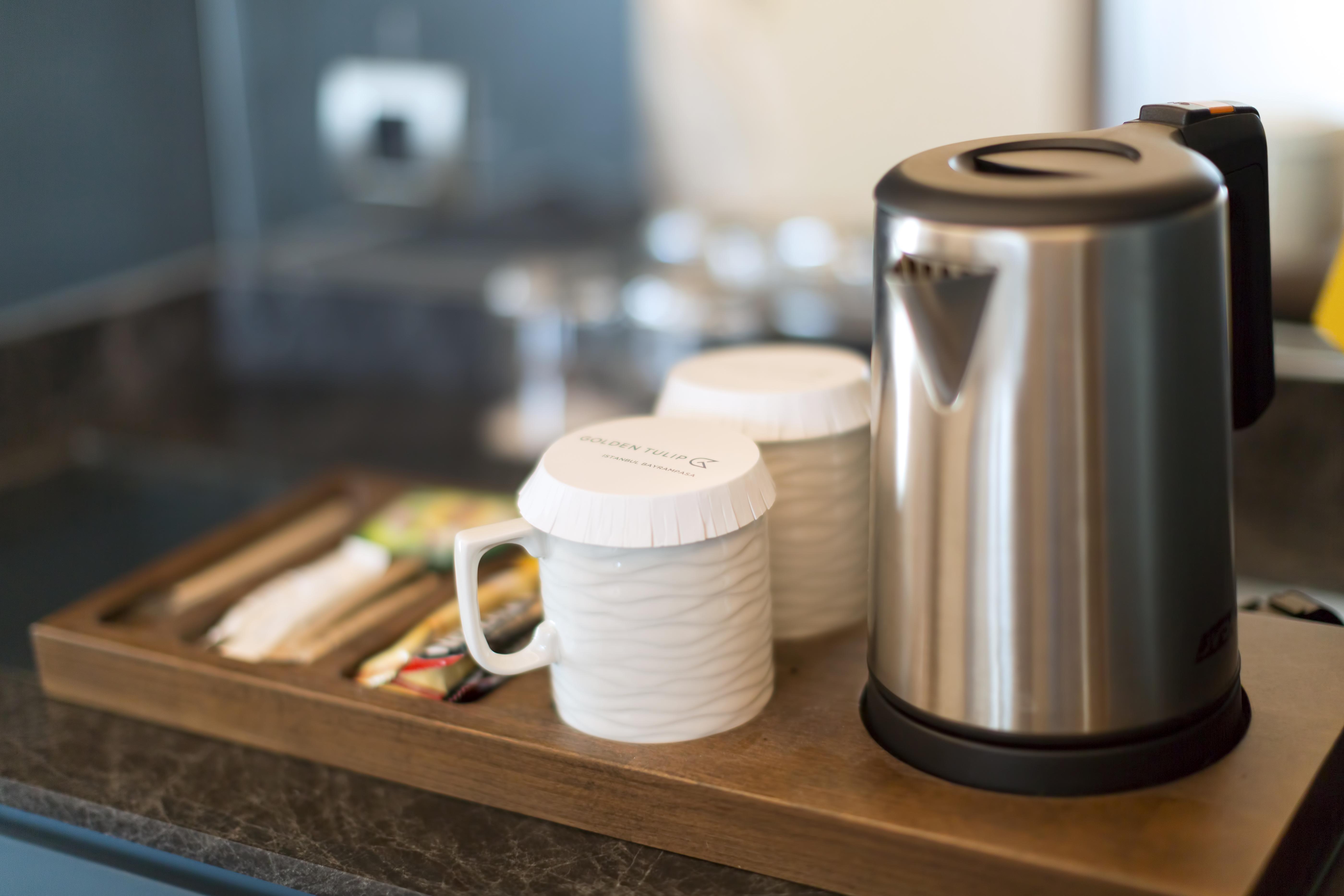 Отель Golden Tulip Istanbul Bayrampasa Экстерьер фото A kettle