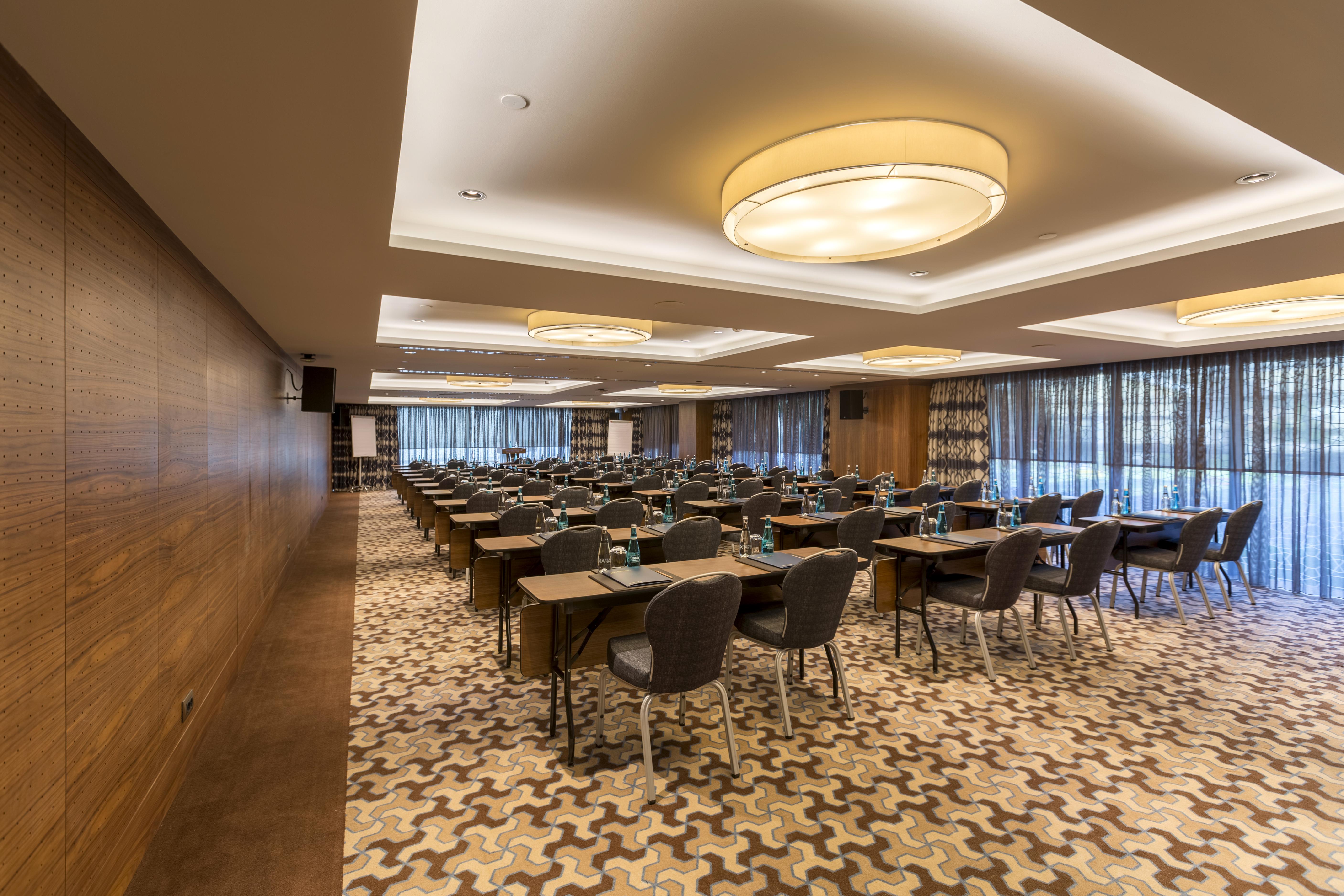 Отель Golden Tulip Istanbul Bayrampasa Экстерьер фото Meeting room