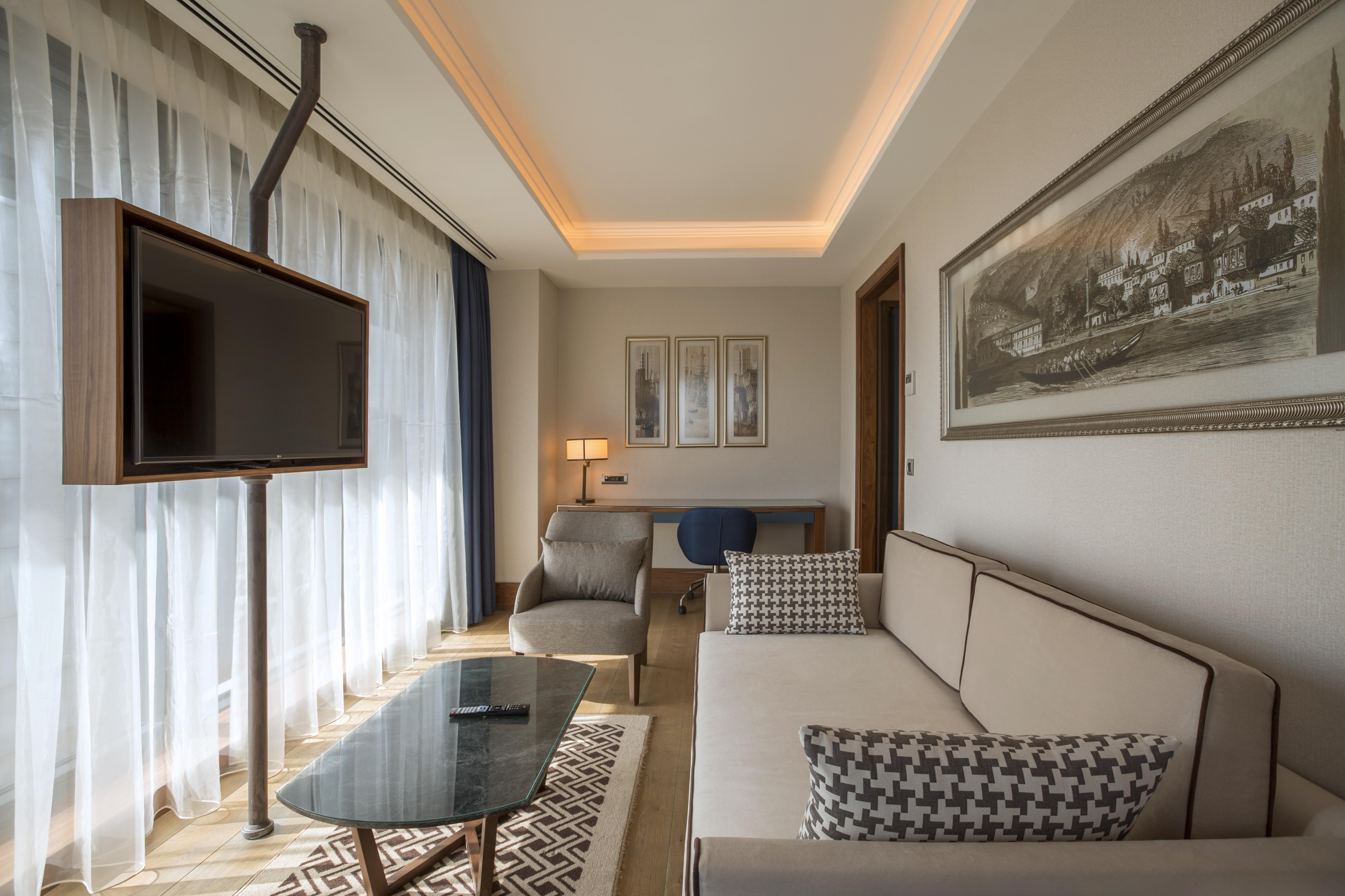 Отель Golden Tulip Istanbul Bayrampasa Экстерьер фото A suite at the hotel