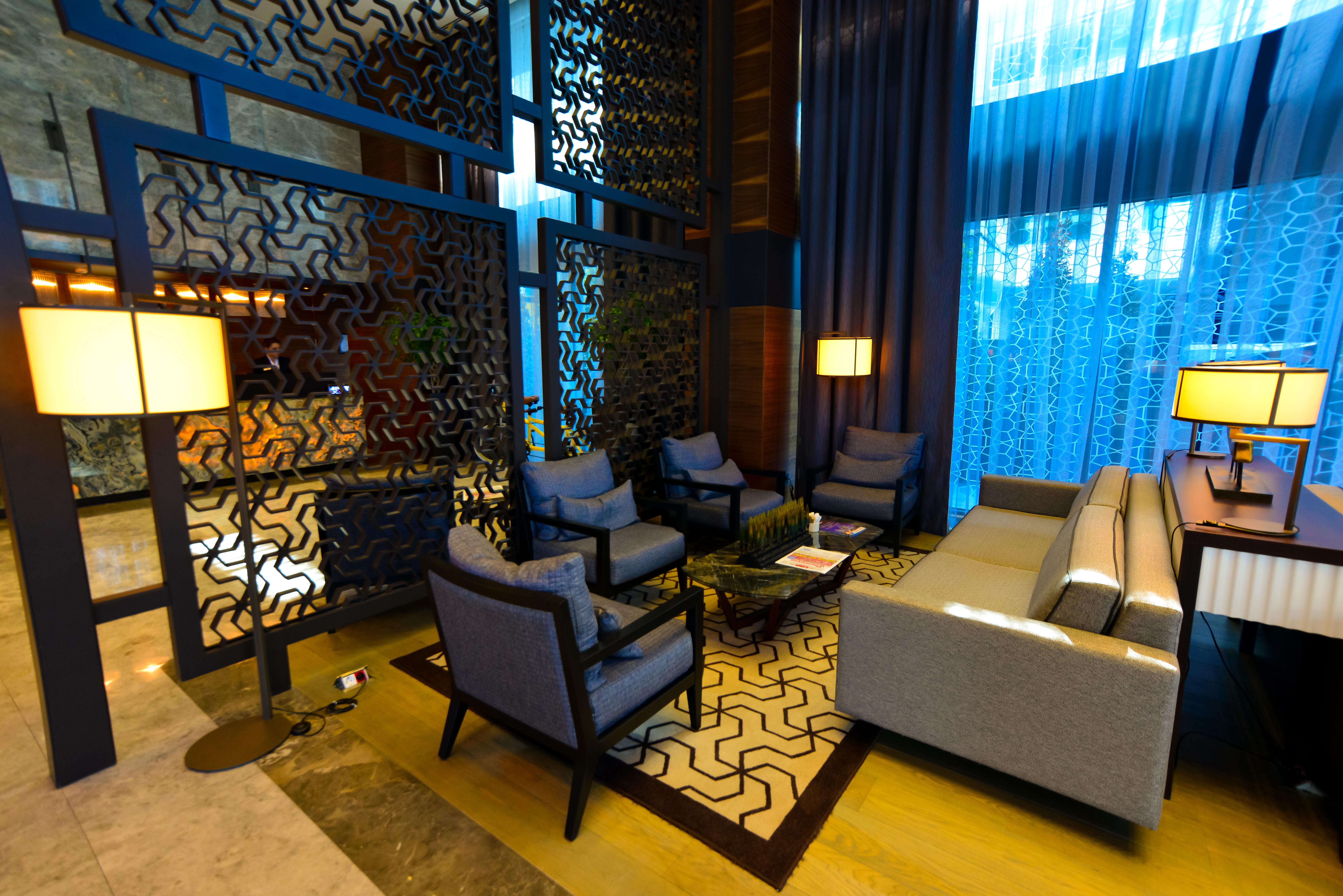 Отель Golden Tulip Istanbul Bayrampasa Экстерьер фото The lounge at the airport