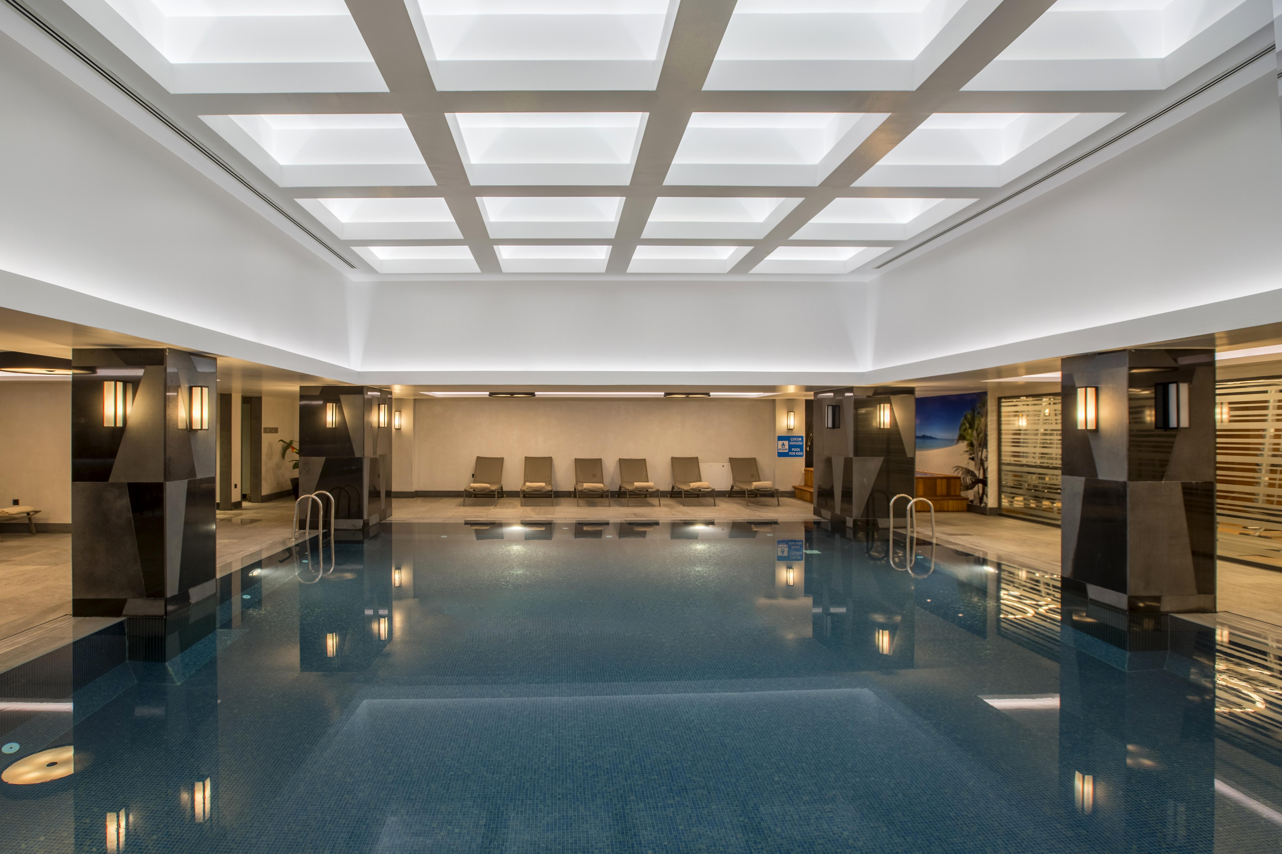 Отель Golden Tulip Istanbul Bayrampasa Экстерьер фото The pool at the Four Seasons Hotel, London