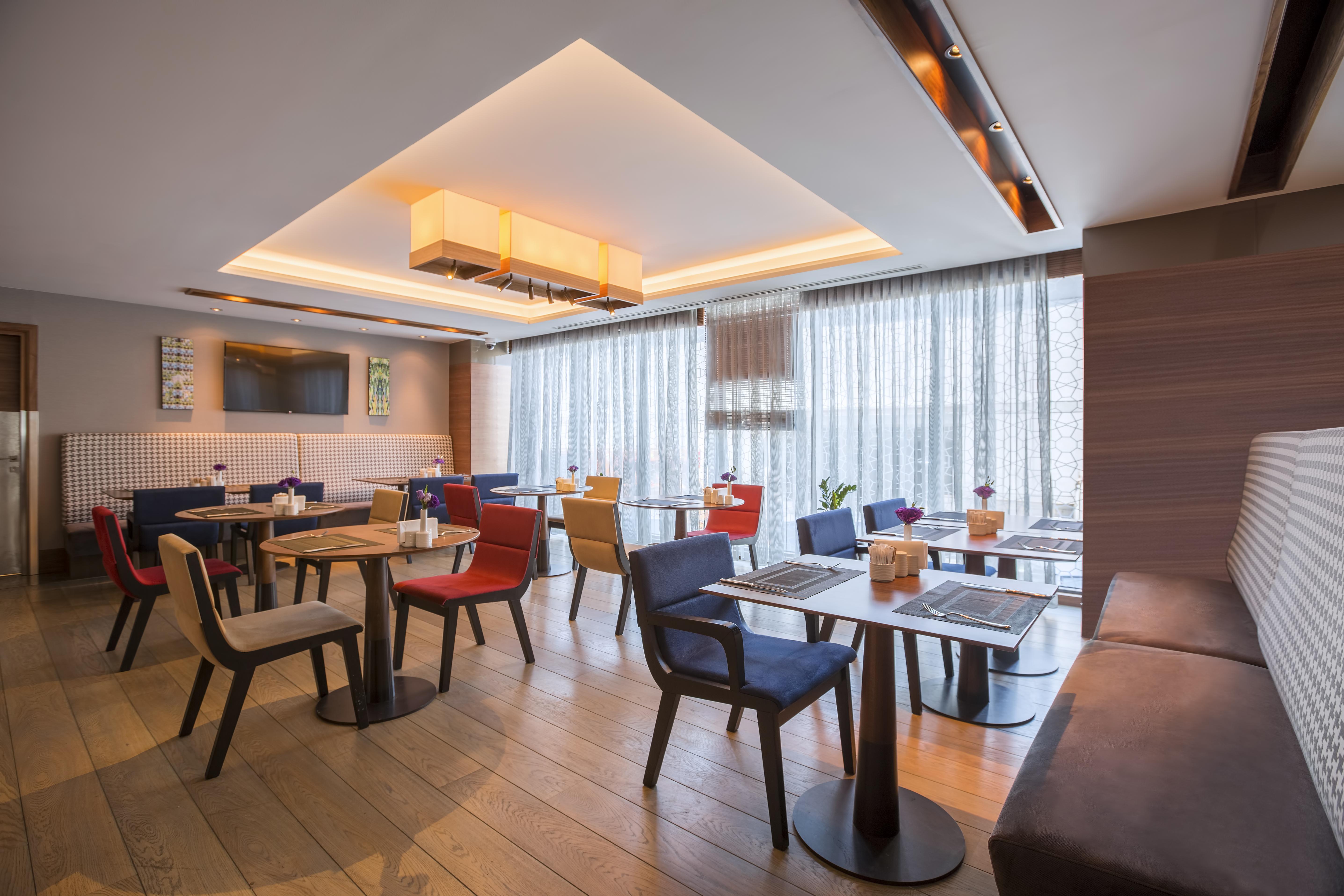 Отель Golden Tulip Istanbul Bayrampasa Экстерьер фото The restaurant