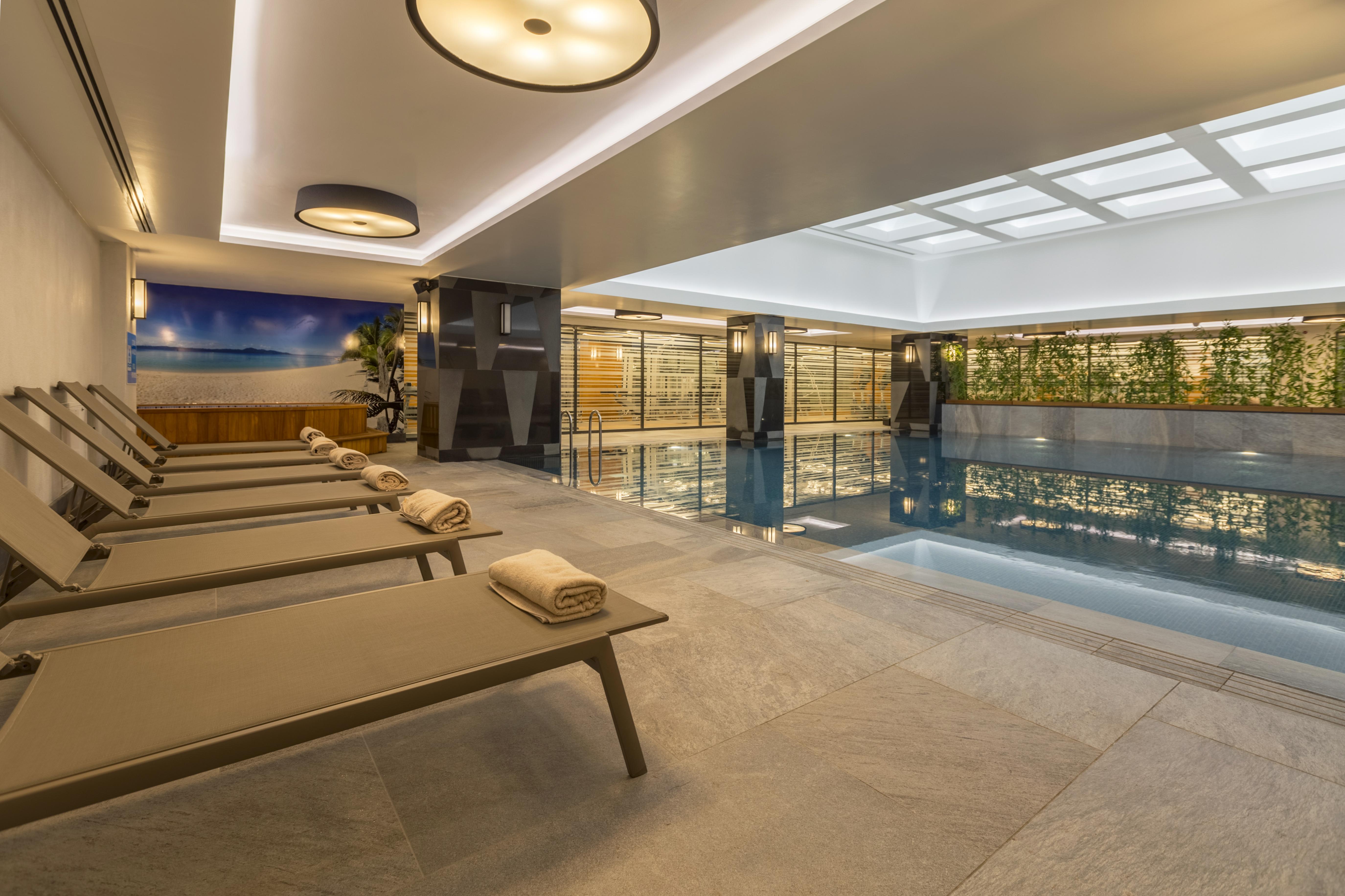 Отель Golden Tulip Istanbul Bayrampasa Экстерьер фото The spa at The Dorchester