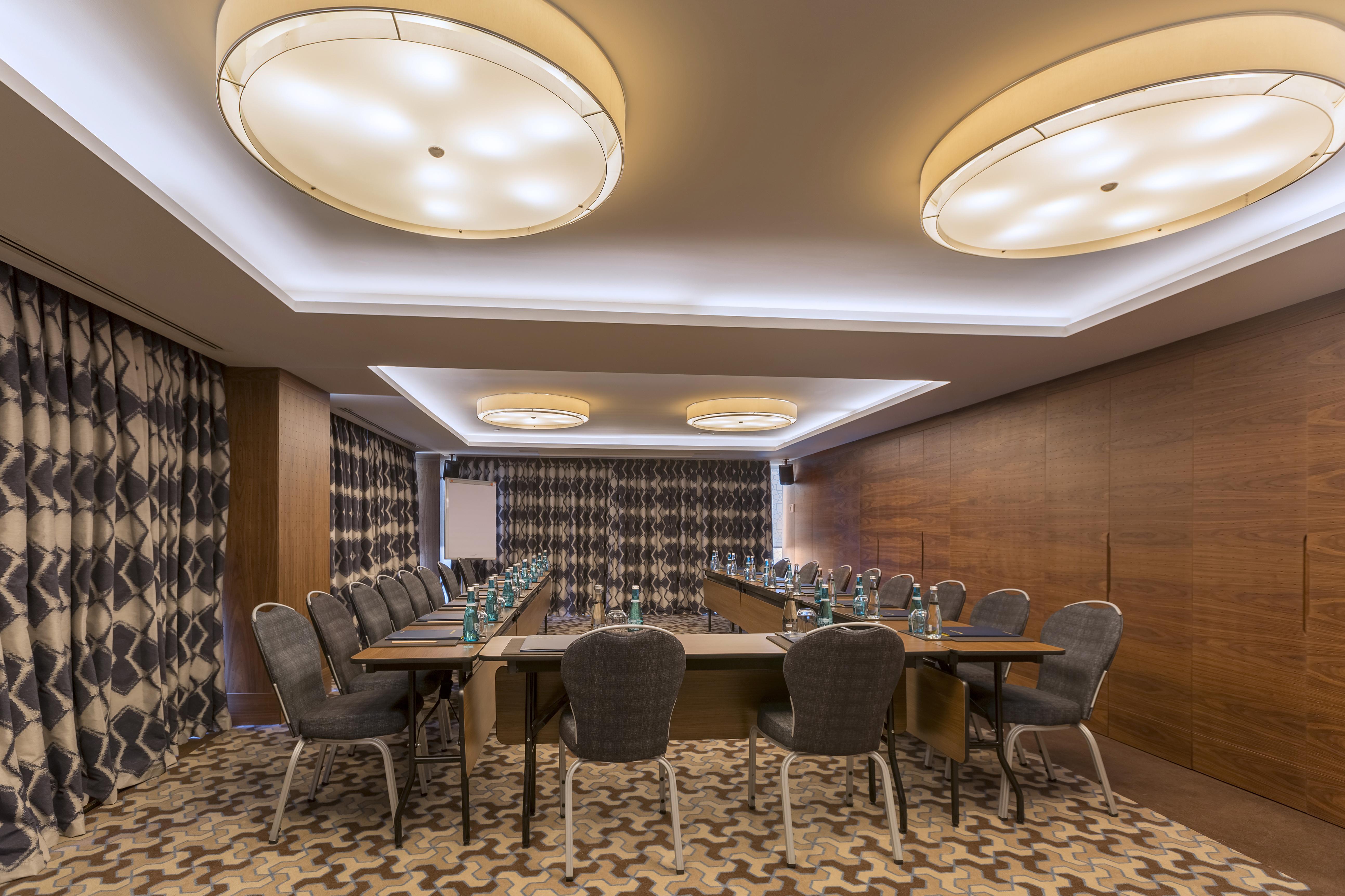 Отель Golden Tulip Istanbul Bayrampasa Экстерьер фото Meeting room