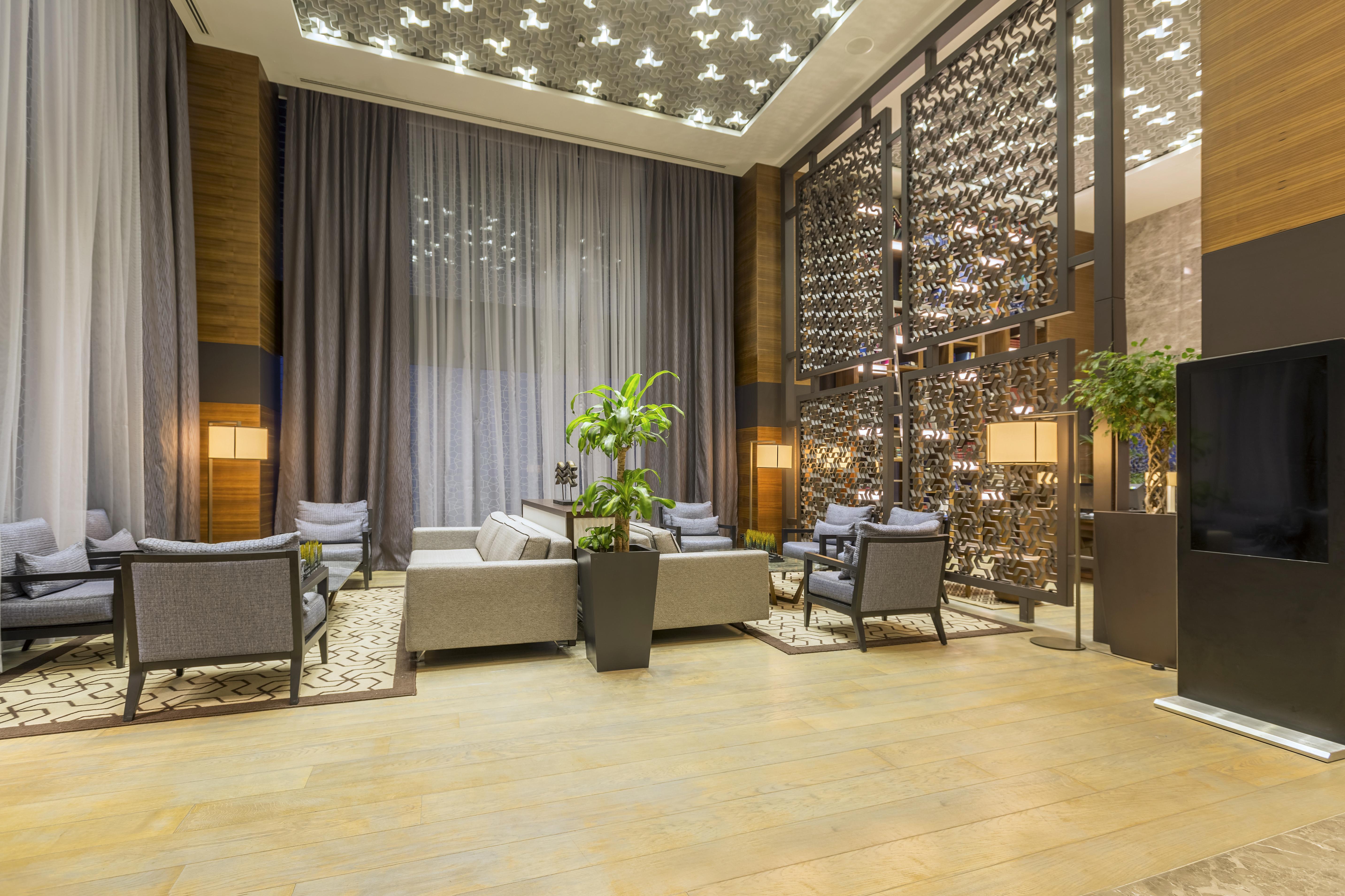 Отель Golden Tulip Istanbul Bayrampasa Экстерьер фото The lobby of the hotel