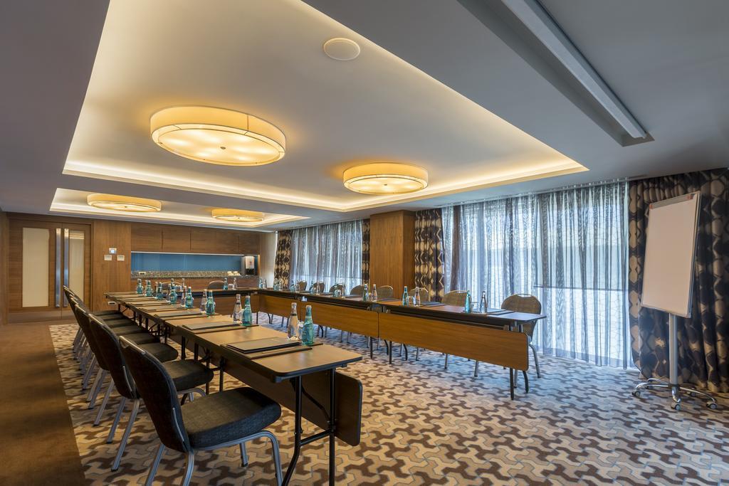 Отель Golden Tulip Istanbul Bayrampasa Экстерьер фото Meeting room