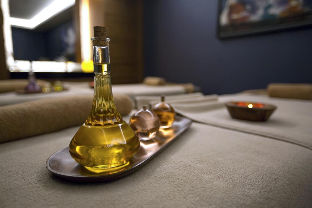 Отель Golden Tulip Istanbul Bayrampasa Экстерьер фото Massage oil
