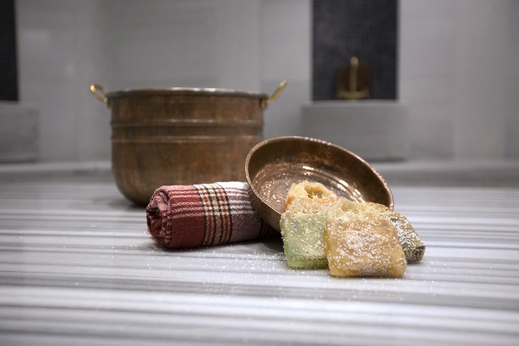 Отель Golden Tulip Istanbul Bayrampasa Экстерьер фото A hammam