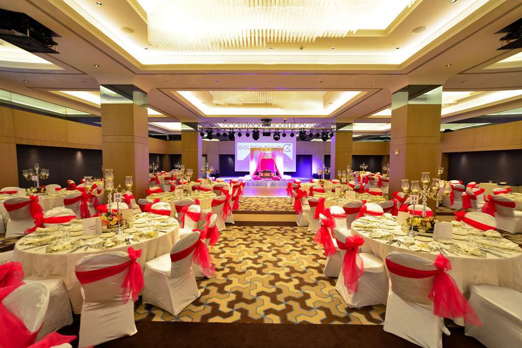 Отель Golden Tulip Istanbul Bayrampasa Экстерьер фото The Grand Ballroom